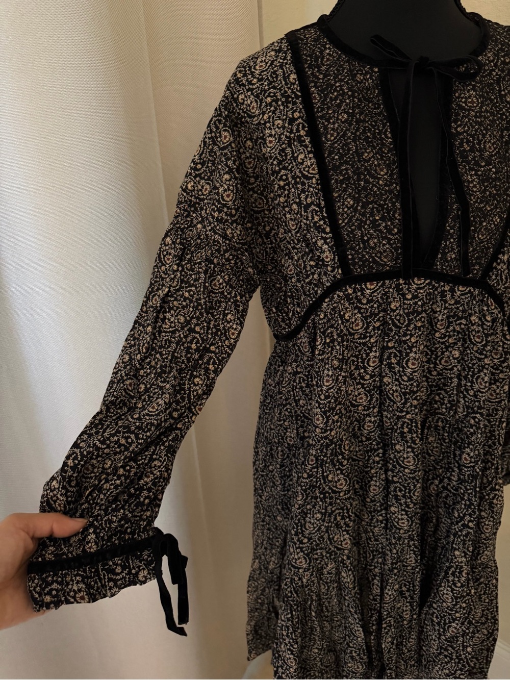 DÔEN Black Floral Velvet Trim Long Sleeve Tent Dress Size S Boho Cottagecore - Picture 5 of 9